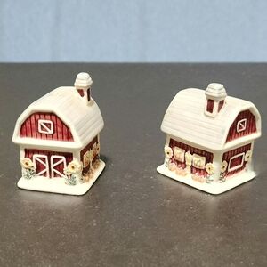 Vintage barn salt and pepper shakers